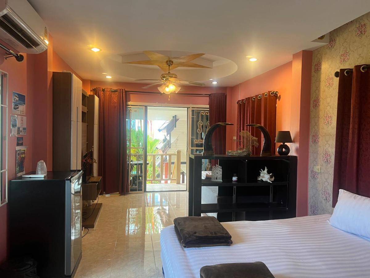 奈扬海滩 Golf House酒店 外观 照片