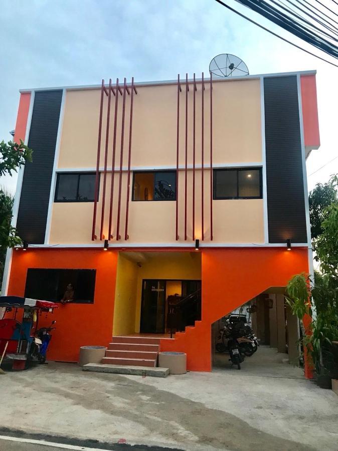 奈扬海滩 Golf House酒店 外观 照片