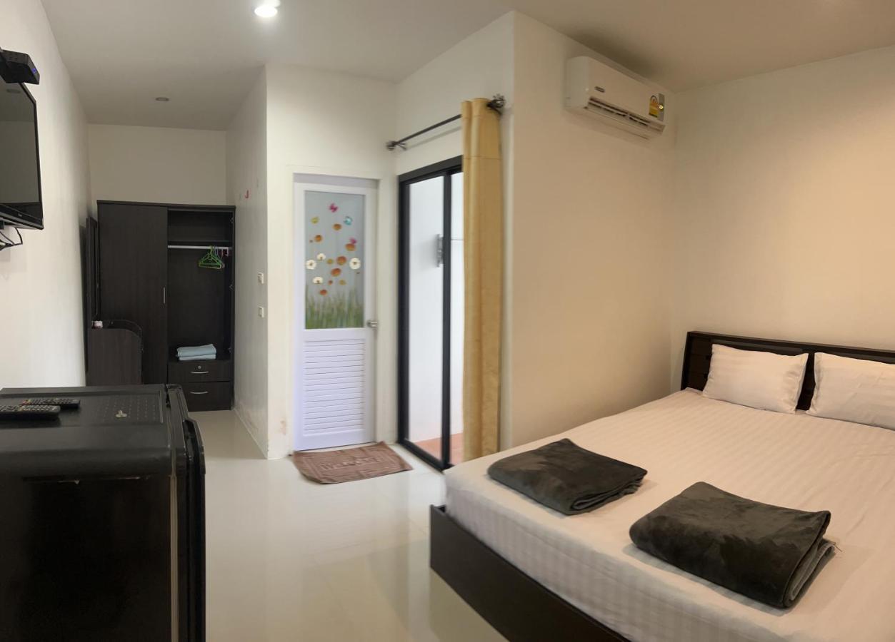 奈扬海滩 Golf House酒店 外观 照片