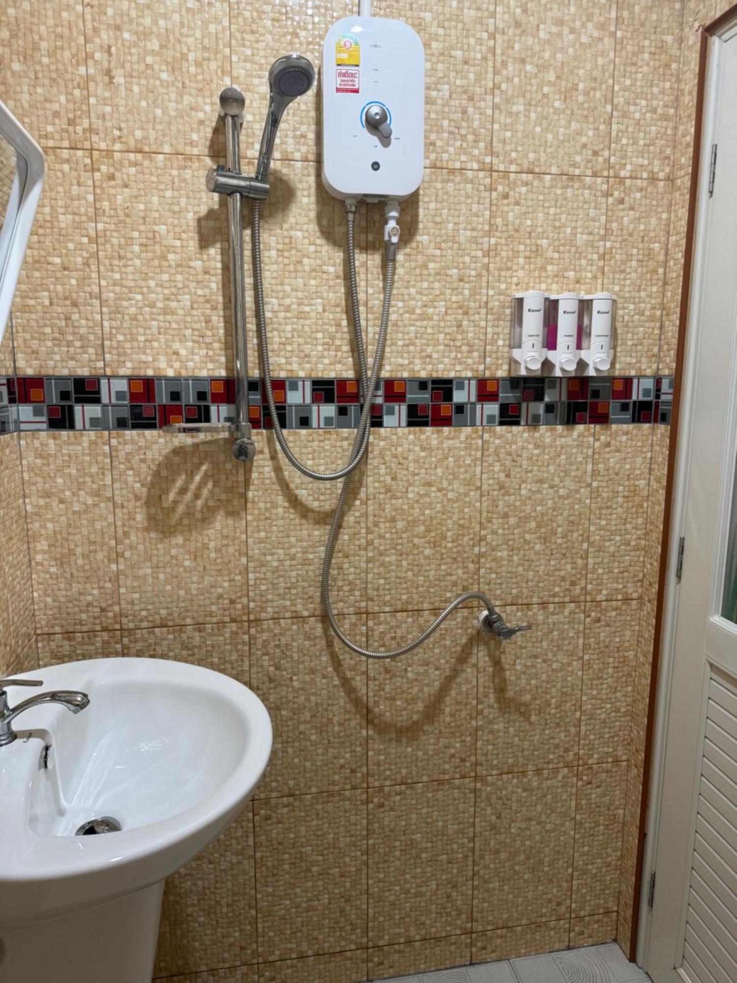奈扬海滩 Golf House酒店 外观 照片