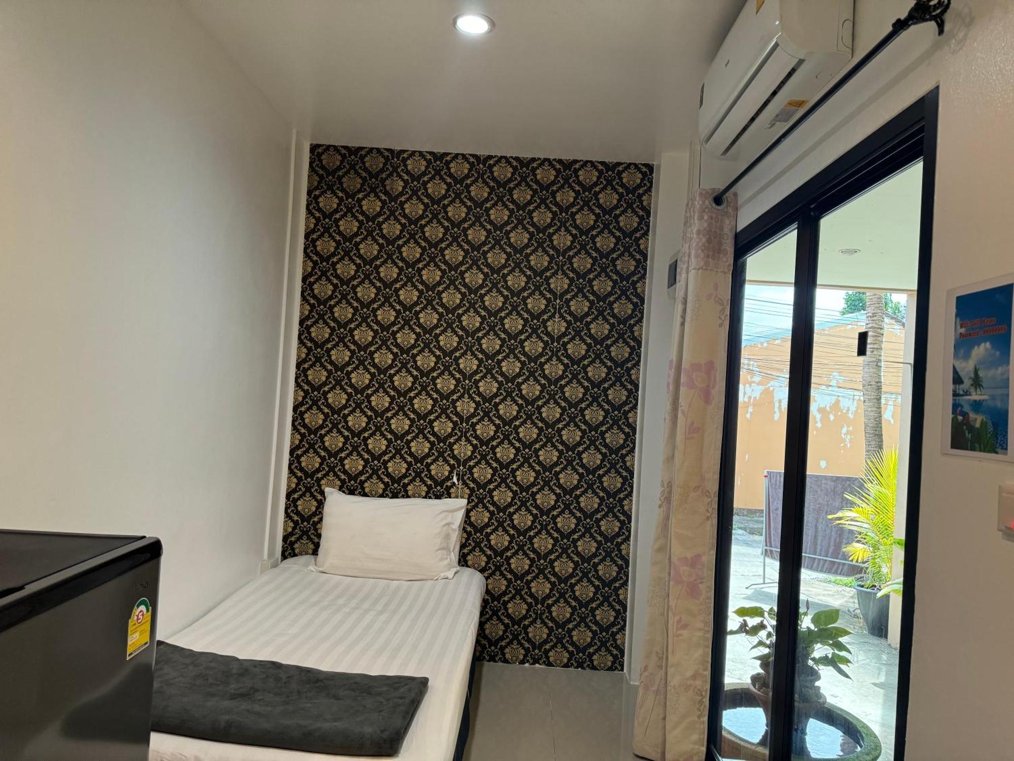 奈扬海滩 Golf House酒店 外观 照片