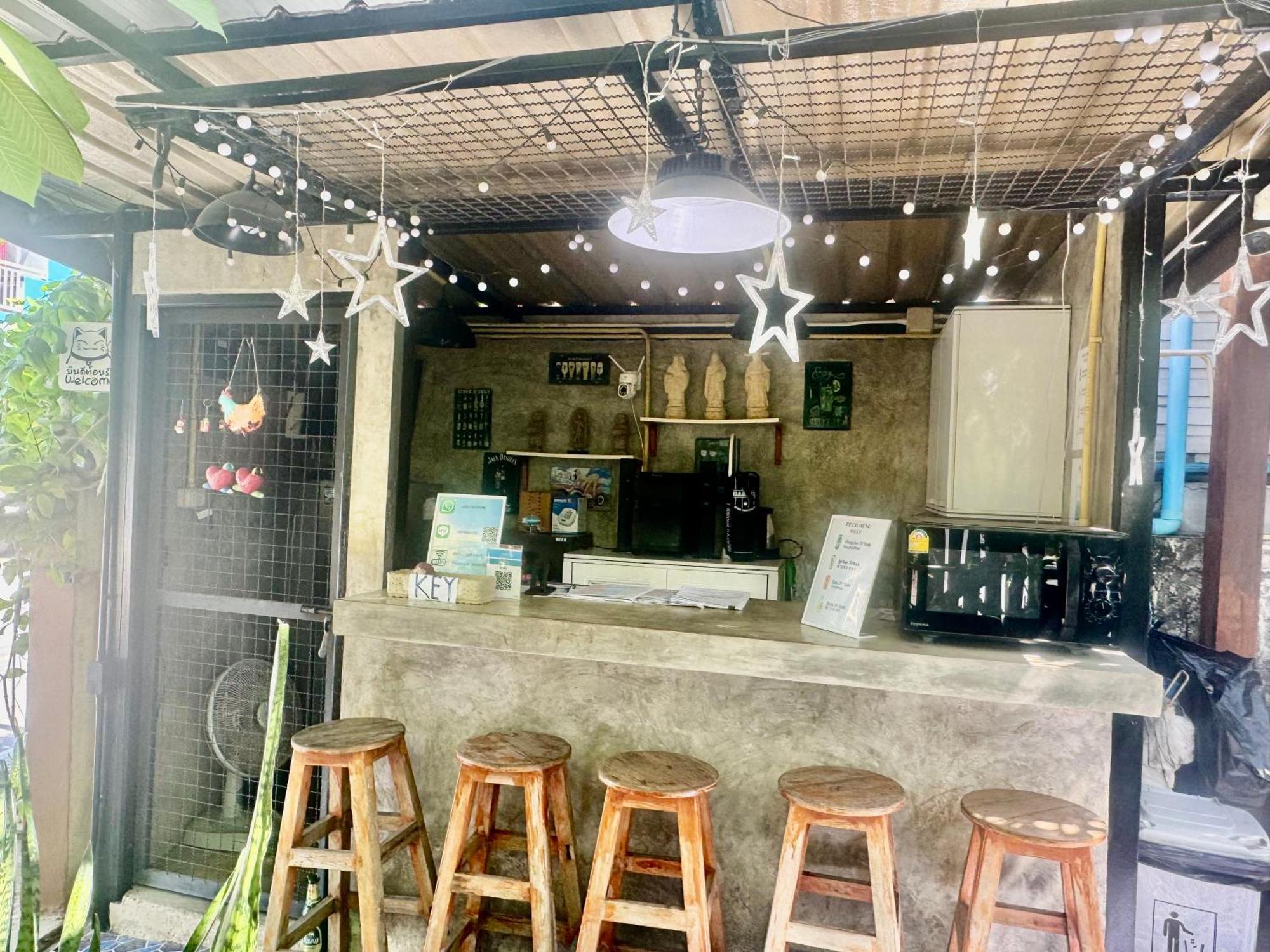 奈扬海滩 Golf House酒店 外观 照片