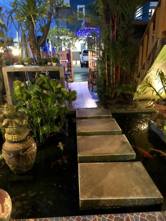 奈扬海滩 Golf House酒店 外观 照片