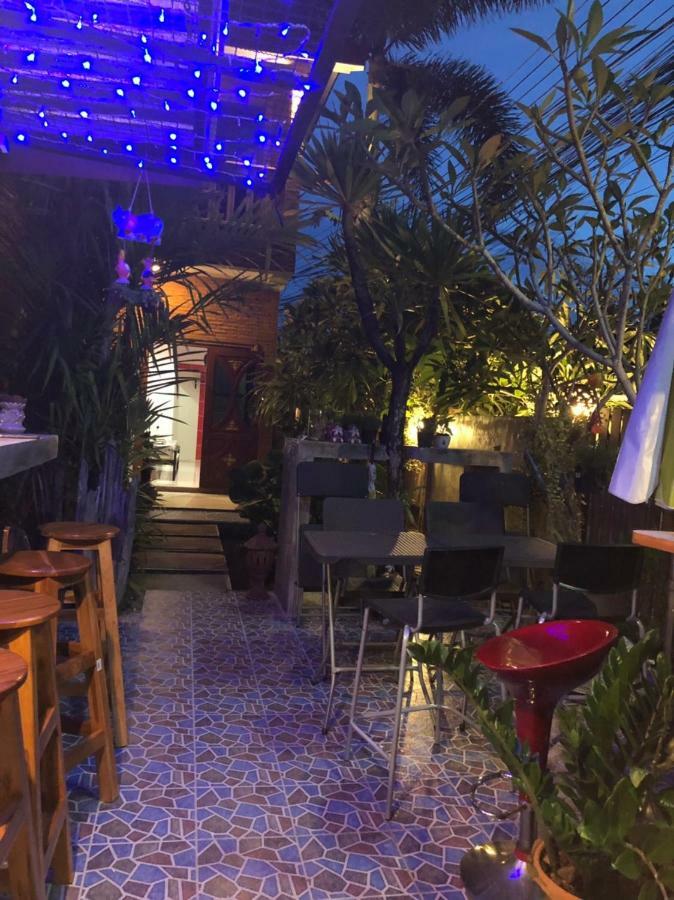 奈扬海滩 Golf House酒店 外观 照片