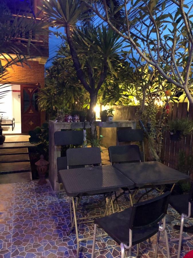 奈扬海滩 Golf House酒店 外观 照片